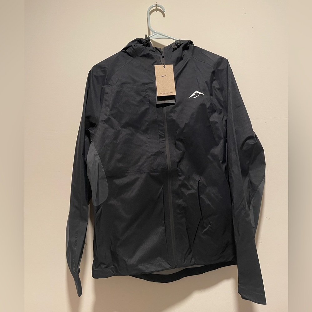 NWT Mens Nike Cosmic Peaks Storm-FIT ADV Running Jacket (FZ1084-010) SZ Small
